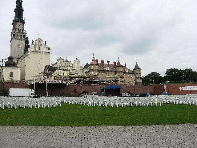 3000 krzeseł