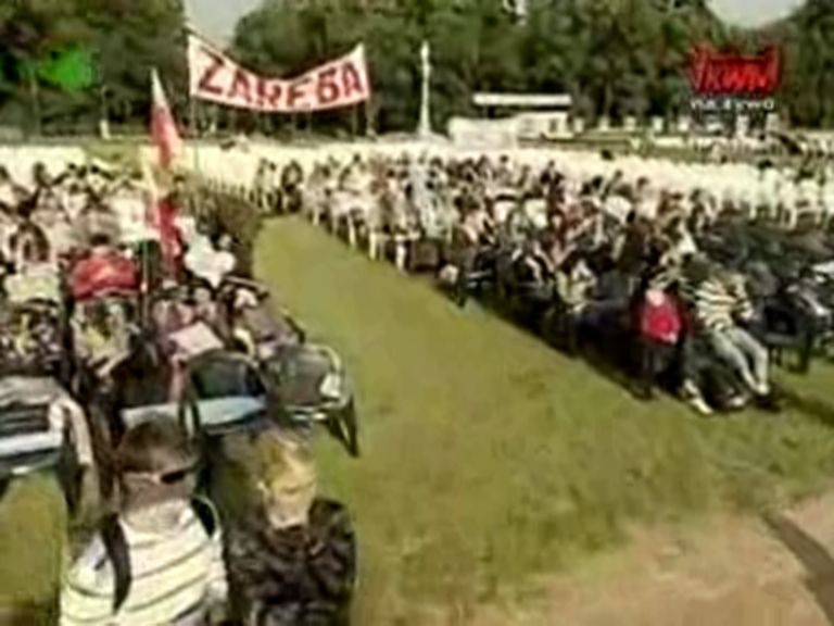 18:02-puste-krzesla-z-boku.jpeg